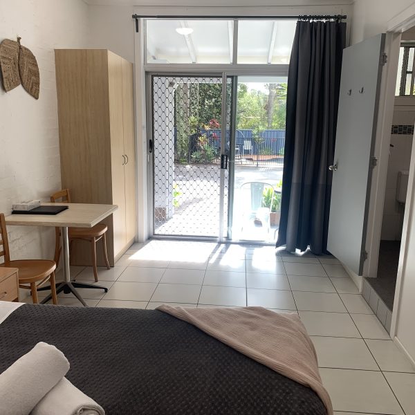 ocean shore double room king bed